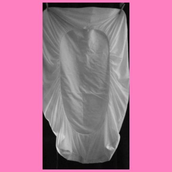 2 crib / toddler bed size washable fitted mattress protectors - Picture 2 of 2